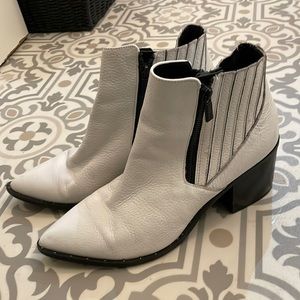White Leather Cowboy Boot Zipper Kenneth Cole Size 10